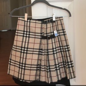 Authentic Burberry paid pleated mini skirt